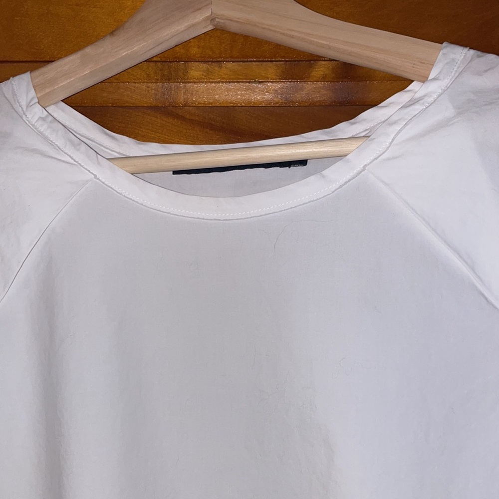 Sofia D’Hoore white; 100% cotton top with detailing at shoulder and hem; Sz 34 - Picture 4 of 10